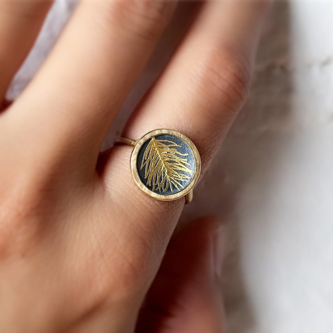 N° 248 Petite Feather Signet Ring