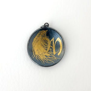 N° 322 Uppercase Feather Charm - 1 Inch