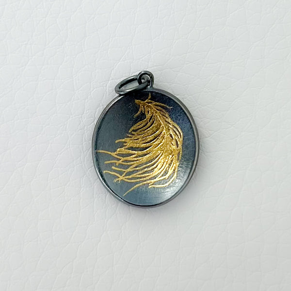 【海外限定】 N° 327 Easterly Wind Charm - 5/8 Inch – Edna Madera Studios アクセサリー